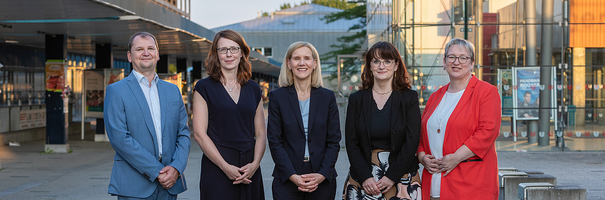 The University Executive Board (f.l.t.r.): Prof. Dr. Michal Kucera, Dr. Mandy Boehnke, Prof. Dr. Jutta Gnther, Prof. Dr.-Ing. Maren Petersen, Frauke Meyer